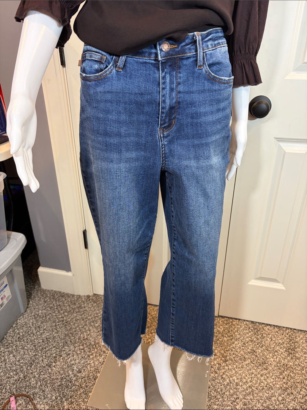 Judy Blue Medium Wash Ankle Crop wide leg Jeans